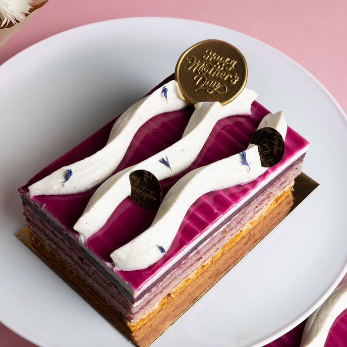 Mother's Day top desserts, Vancouver, BC, delicious berry cake from Chez Christophe cake shop located in Burnaby and White Rock.